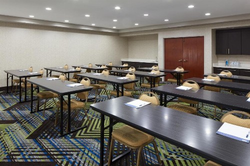 Holiday Inn Express & Suites Asheville SW - Outlet Ctr Area an IHG Hotel - image 4