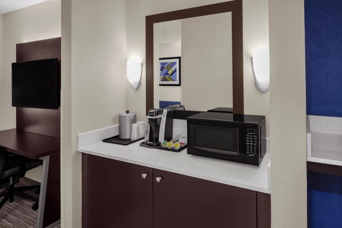 Holiday Inn Express & Suites Asheville SW - Outlet Ctr Area an IHG Hotel - image 6
