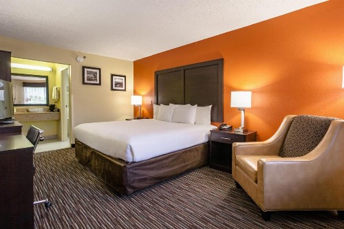 Clarion Inn Biltmore Village - image 14