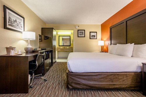 Clarion Inn Biltmore Village - image 16