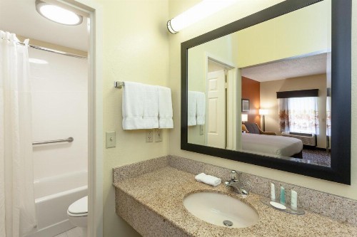 Clarion Inn Biltmore Village - image 7