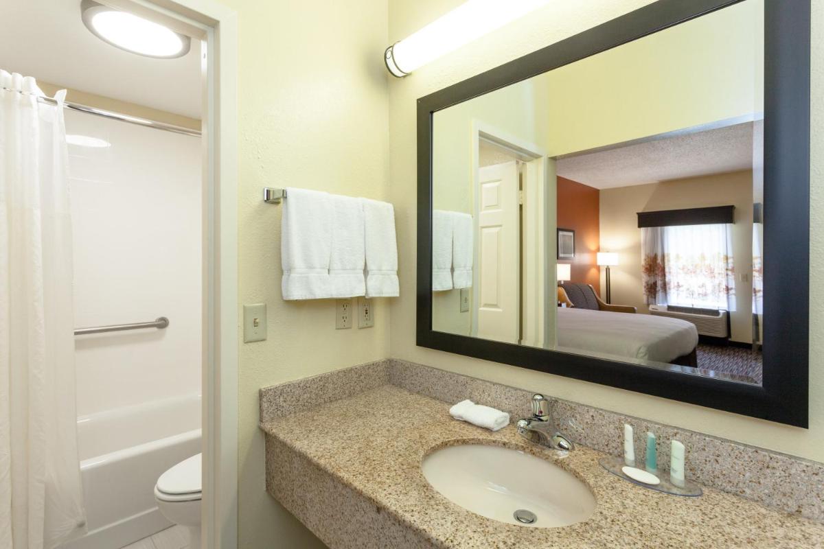 Clarion Inn Biltmore Village - image 7