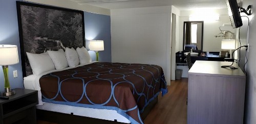 Super 8 by Wyndham Asheville/Biltmore - image 17