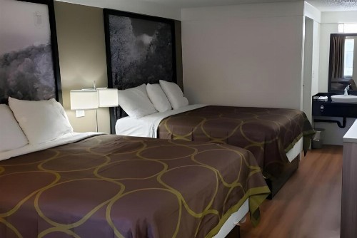 Super 8 by Wyndham Asheville/Biltmore - image 21