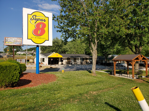 Super 8 by Wyndham Asheville/Biltmore - image 8