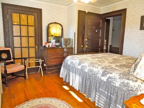 Oakland Cottage Bed and Breakfast - image 20