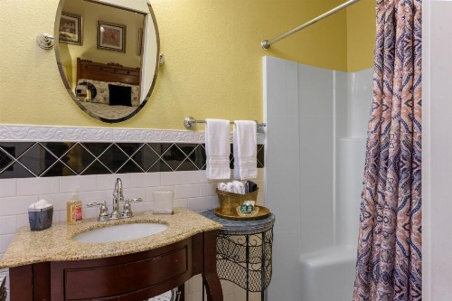 Oakland Cottage Bed and Breakfast - image 28
