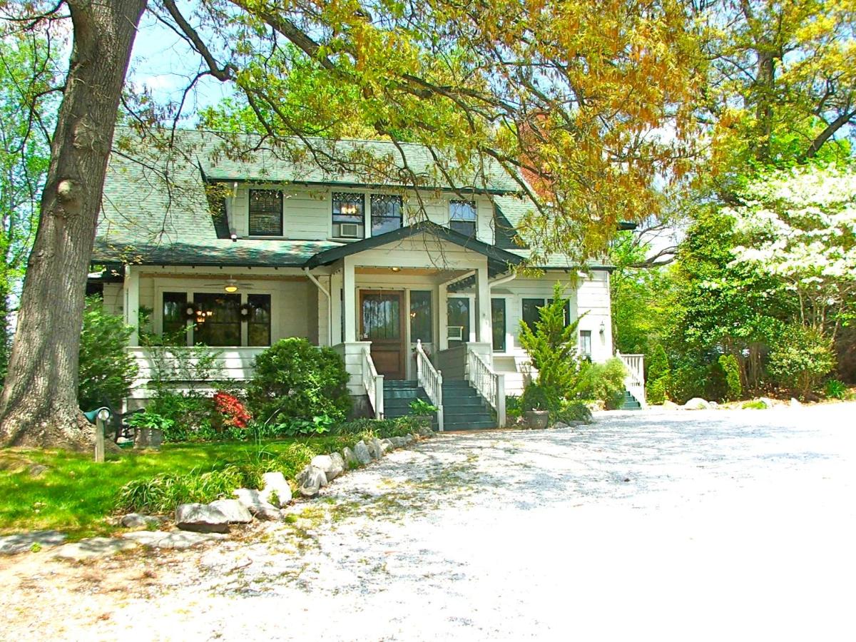 Oakland Cottage Bed and Breakfast - image 5