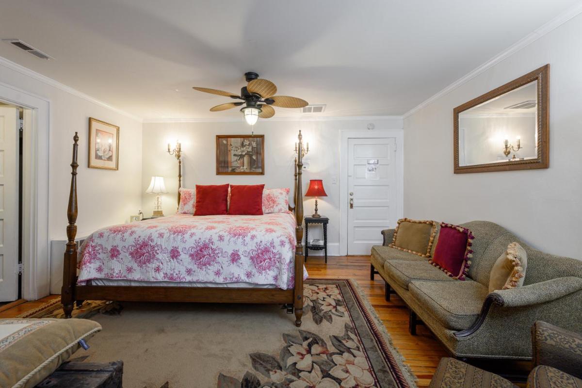 Oakland Cottage Bed and Breakfast - image 6