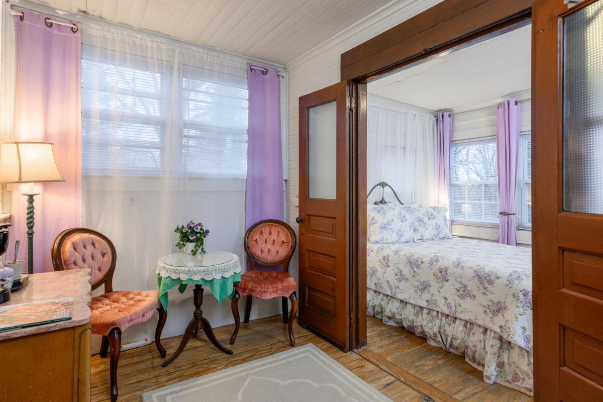Oakland Cottage Bed and Breakfast - image 7