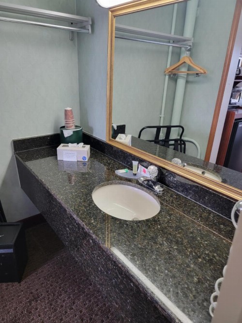 Downtown Inn - image 18