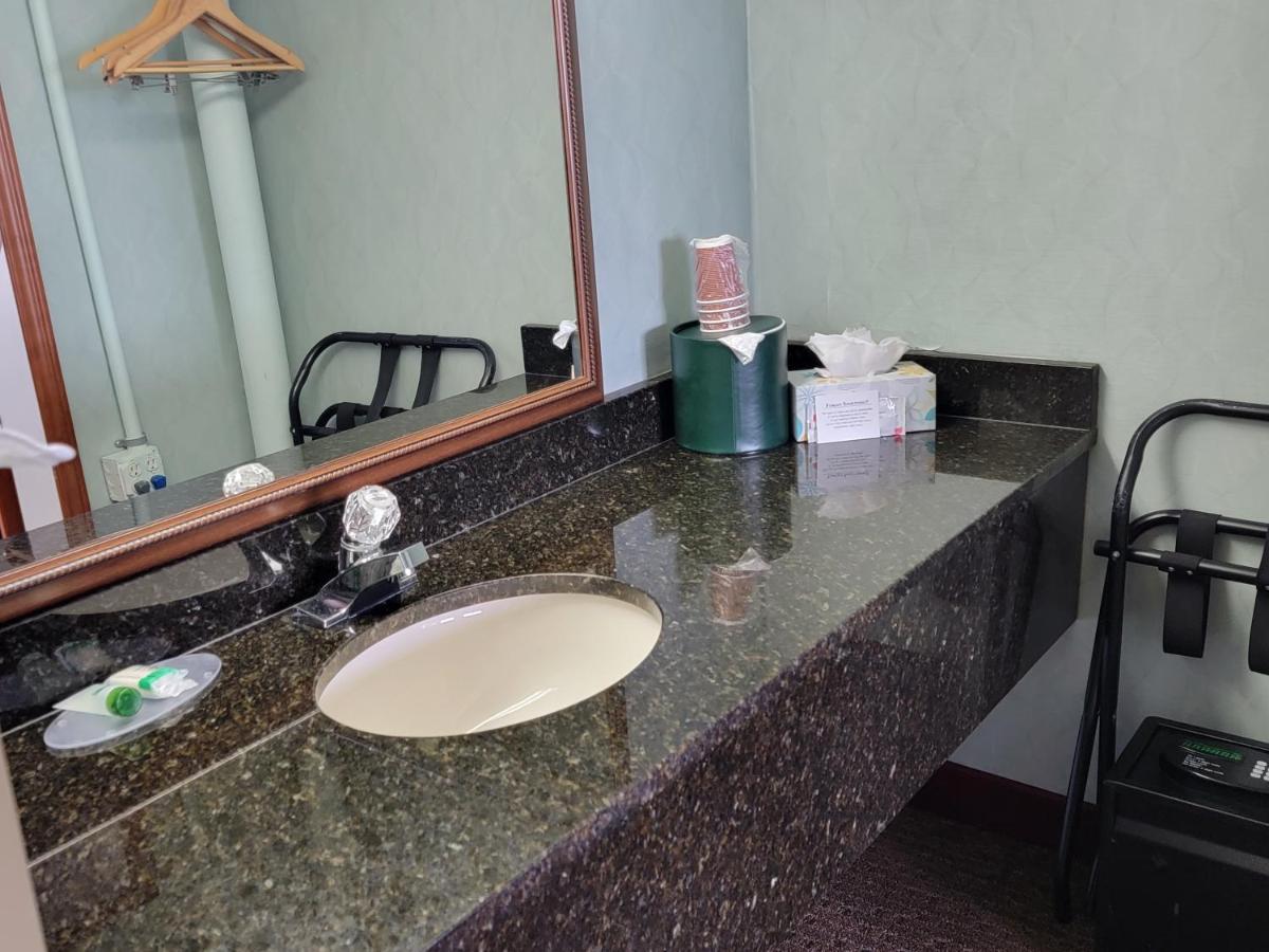 Downtown Inn - image 6