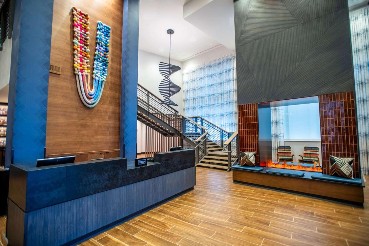 DoubleTree by Hilton Asheville Downtown - image 5