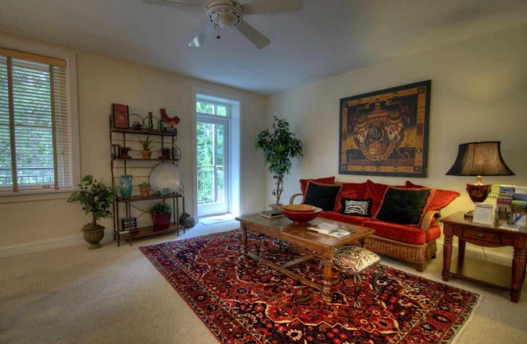 Biltmore Village Hideaway Condo - image 7