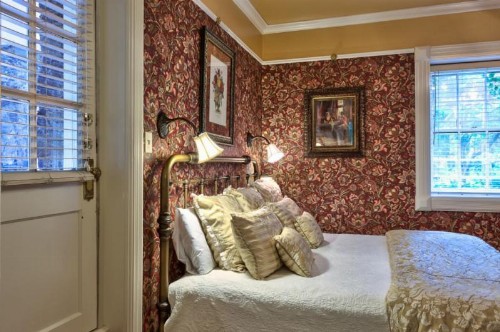 Cedar Crest Inn - image 11
