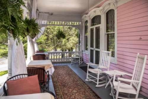 Cedar Crest Inn - image 16