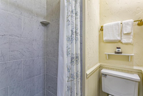 Cedar Crest Inn - image 25