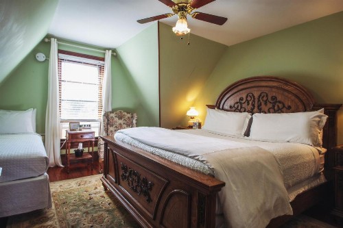 Cedar Crest Inn - image 34