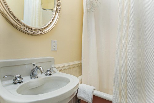 Cedar Crest Inn - image 37