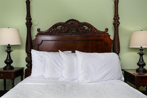 Cedar Crest Inn - image 38
