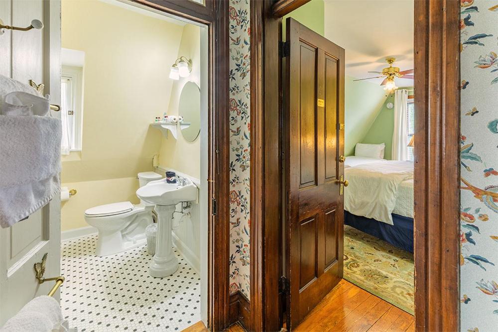 Cedar Crest Inn - image 4