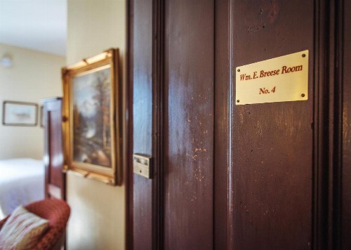 Cedar Crest Inn - image 43
