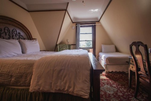 Cedar Crest Inn - image 44