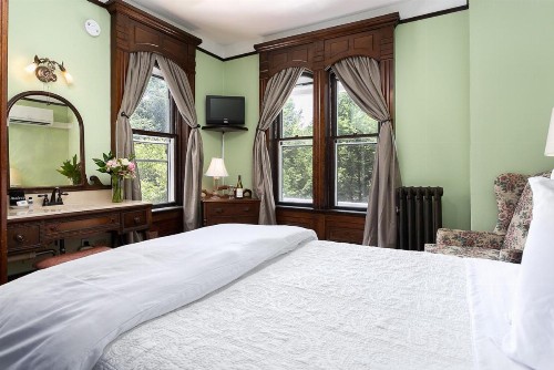 Cedar Crest Inn - image 45