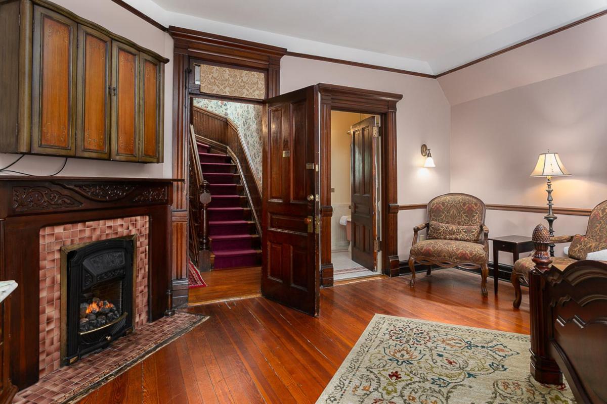 Cedar Crest Inn - image 5