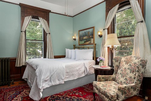 Cedar Crest Inn - image 9