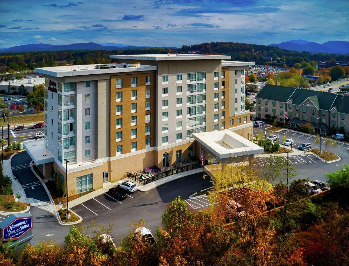 Hampton Inn & Suites Asheville Biltmore Area - image 2