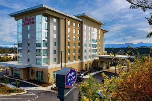 Hampton Inn & Suites Asheville Biltmore Area - image 3