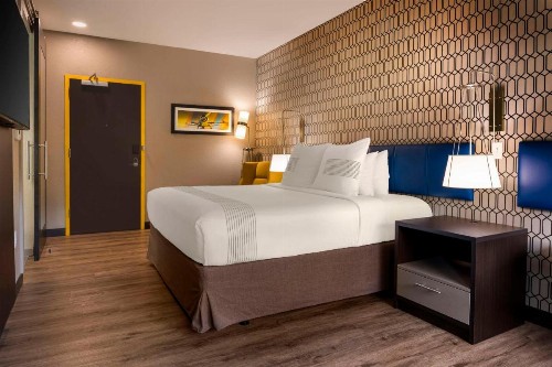 GLō Best Western Asheville Tunnel Road - image 12