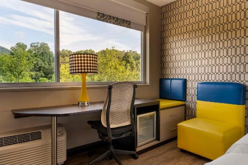 GLō Best Western Asheville Tunnel Road - image 21