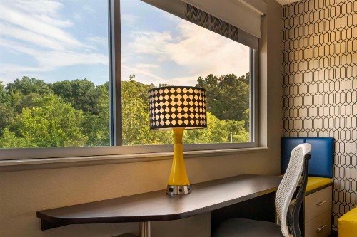 GLō Best Western Asheville Tunnel Road - image 22