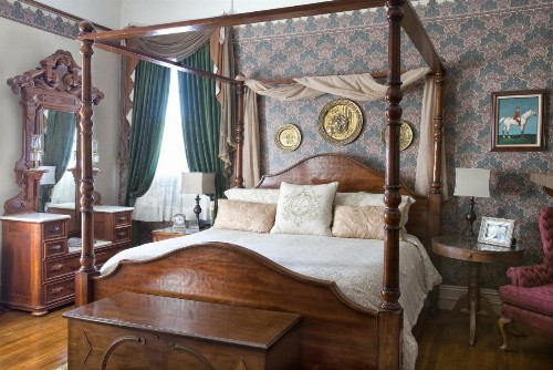 The Reynolds Mansion - image 6