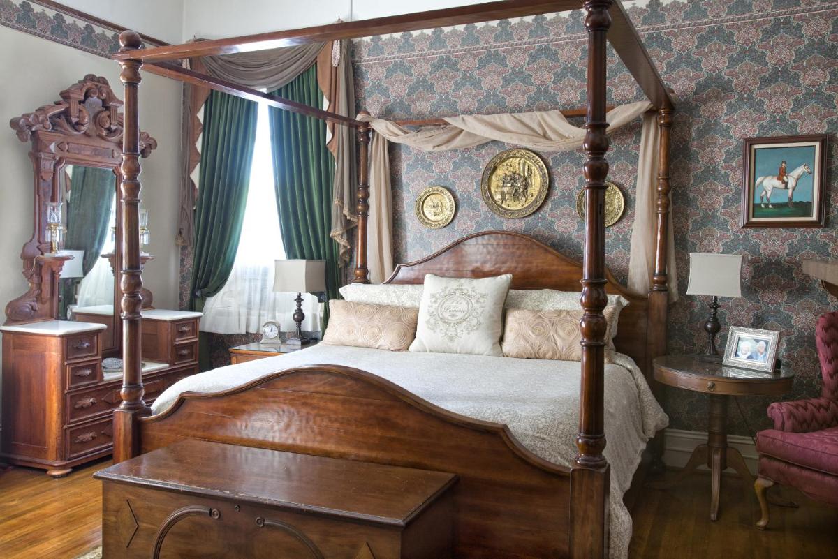 The Reynolds Mansion - image 6