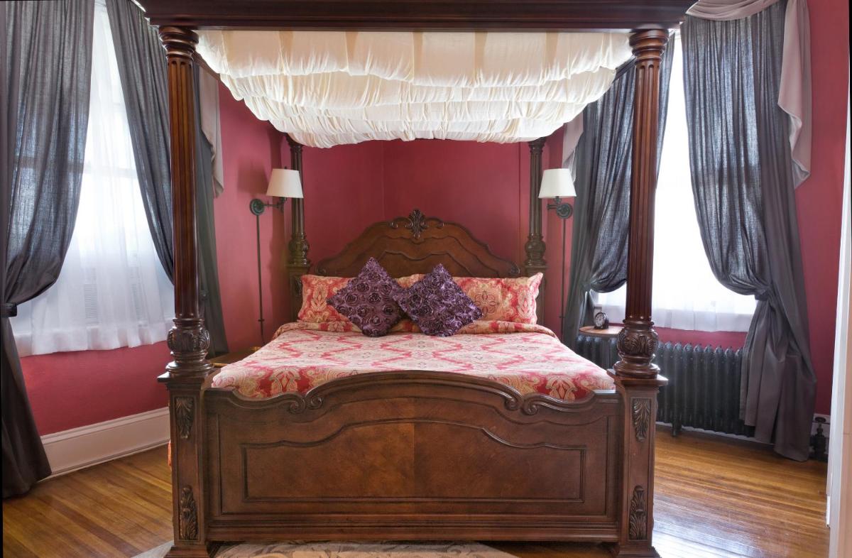 The Reynolds Mansion - image 7