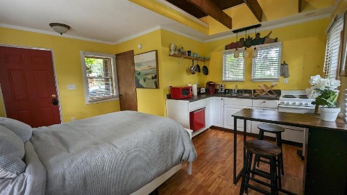 Bon Paul & Sharky's Hostel - image 16