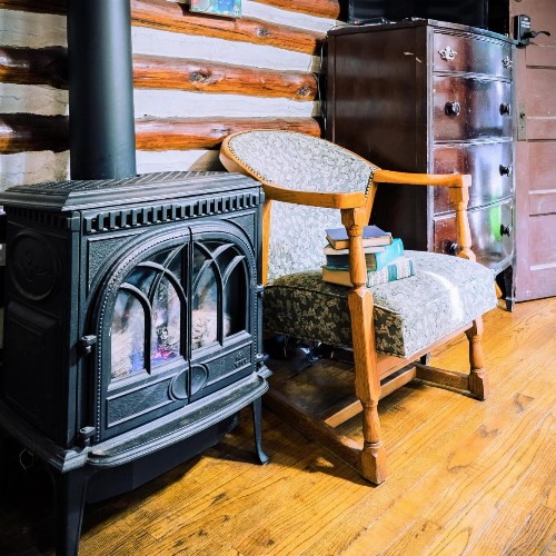Log Cabin Motor Court - image 9