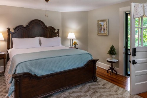 Pinecrest Bed & Breakfast - image 13