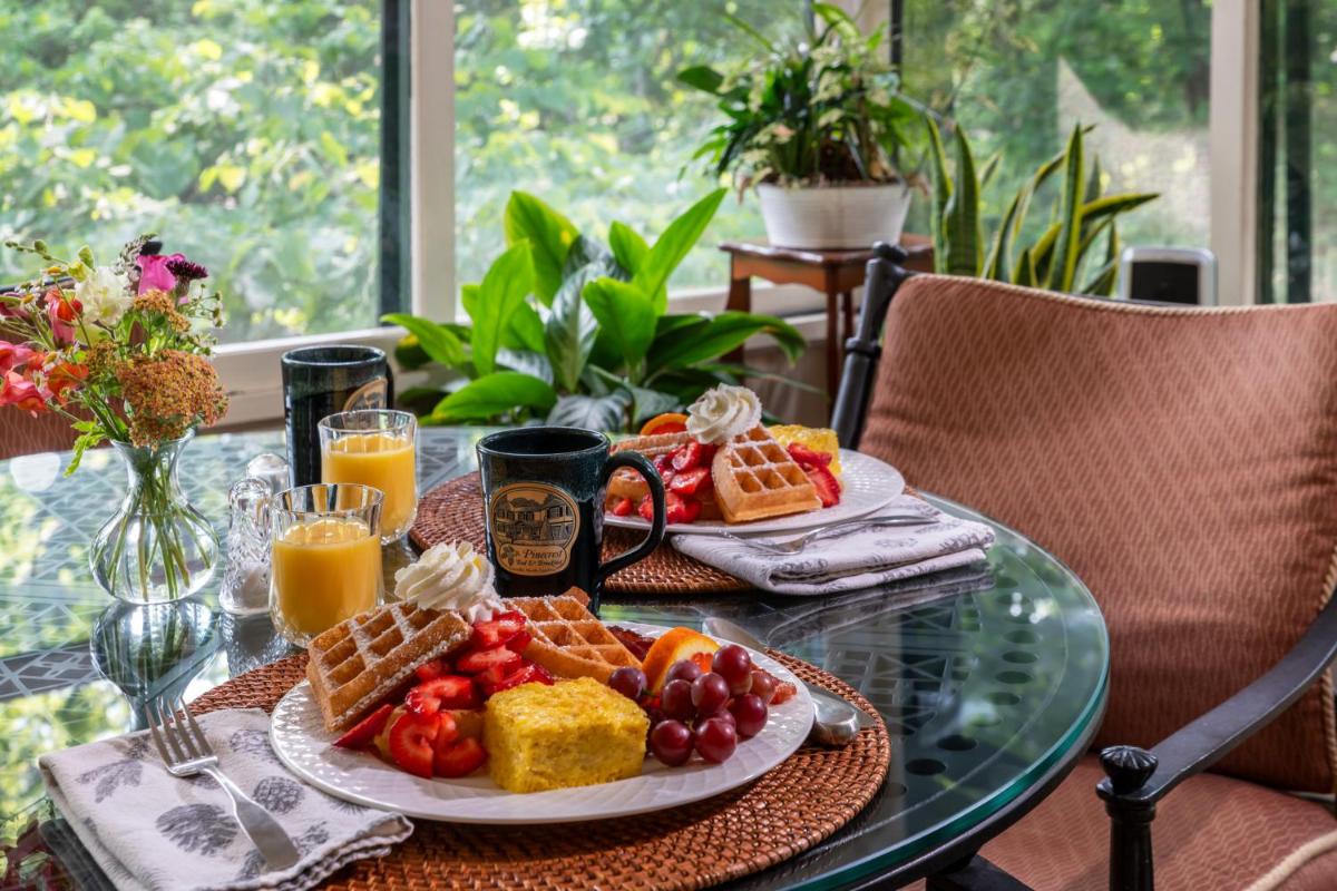 Pinecrest Bed & Breakfast - image 2