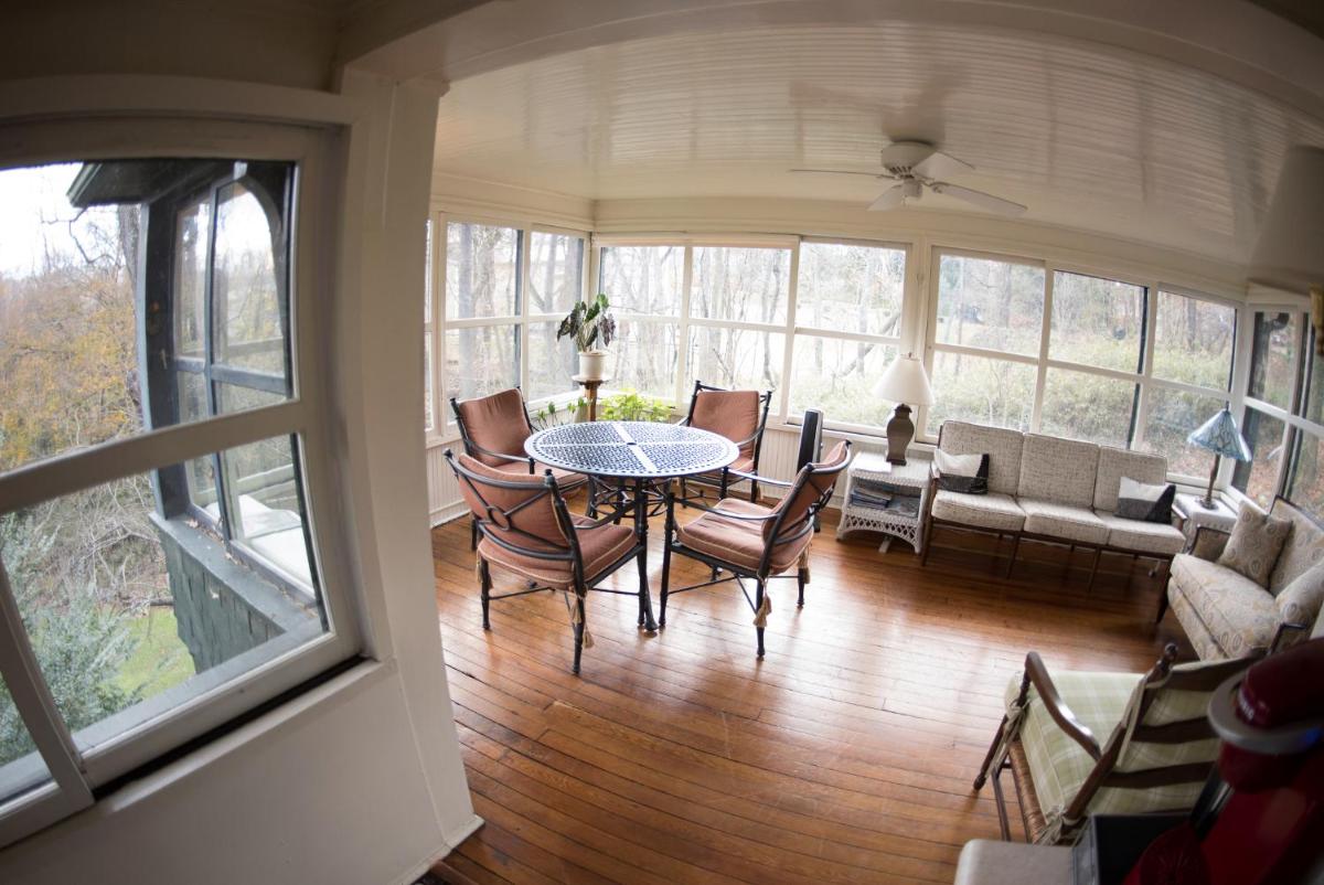 Pinecrest Bed & Breakfast - image 5