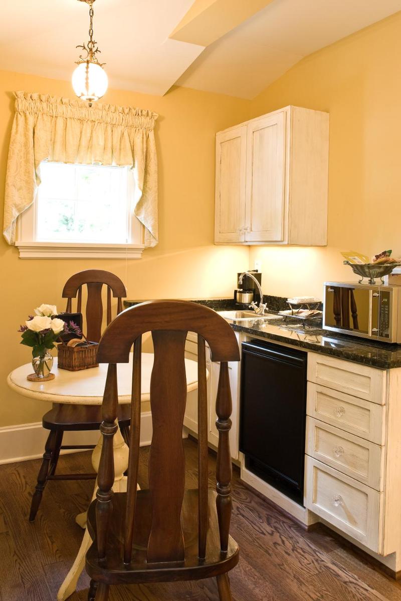 Black Walnut B&B Inn - image 6
