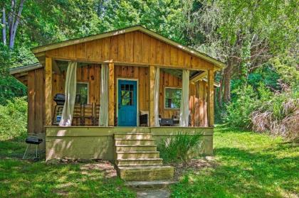 Cozy and Charming Asheville Cabin 5 mi to Downtown