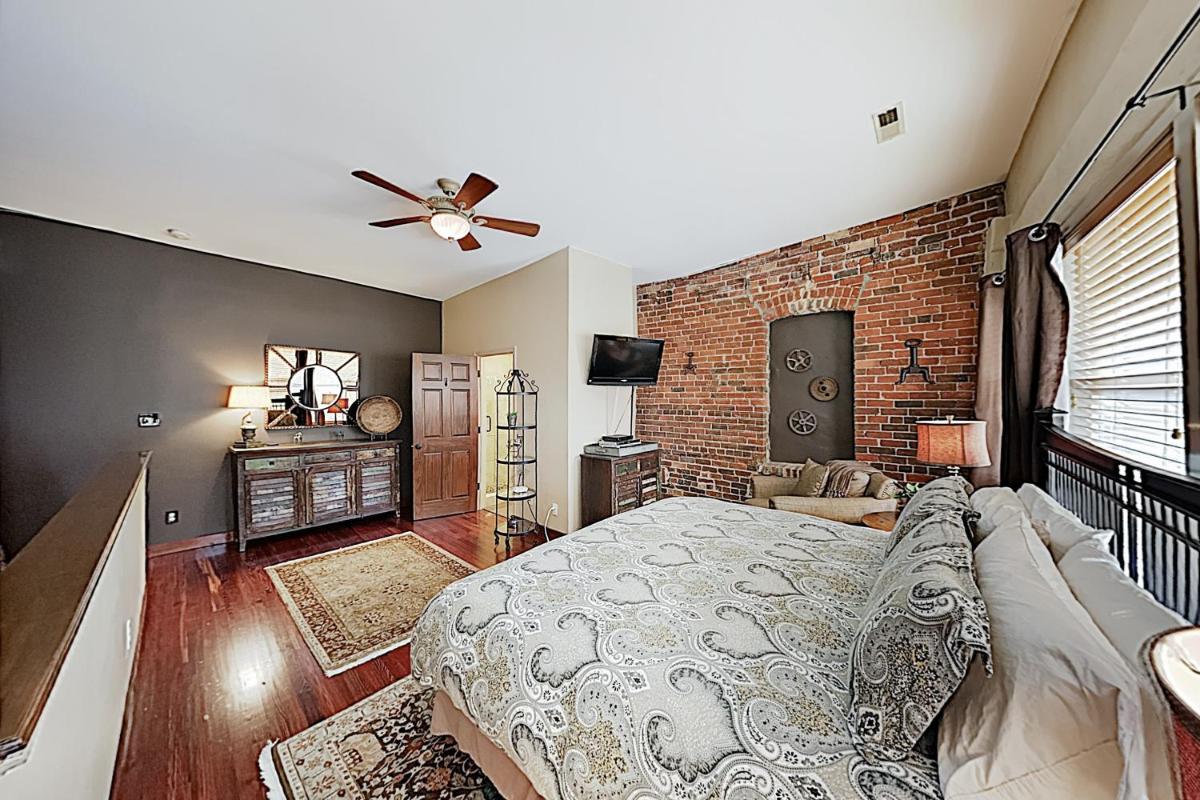 5 Star Luxurious Urban Loft Apartment In The Heart Of Asheville condo - image 2