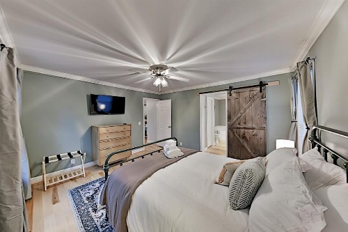 Secluded Escape Near Downtown & Biltmore Fun home - image 7