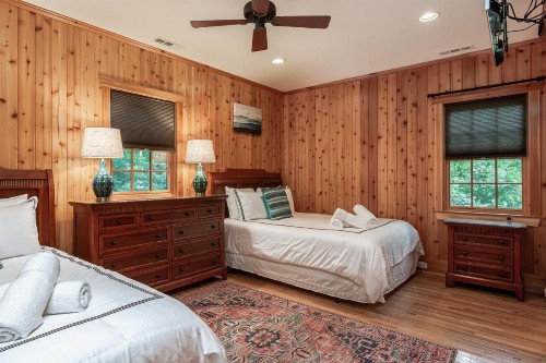 Cool Stream Lodge cabin
