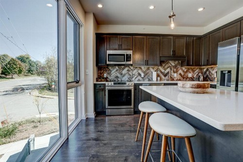 Broadway Loft 220 - image 11