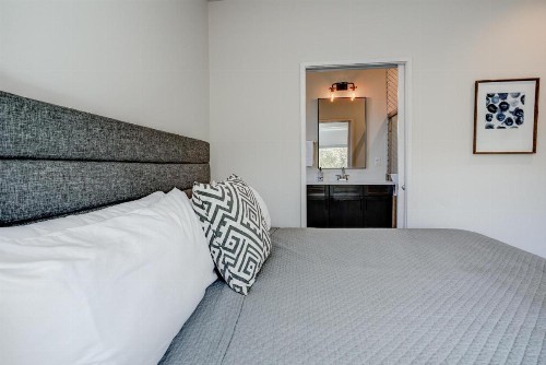 Broadway Loft 220 - image 4